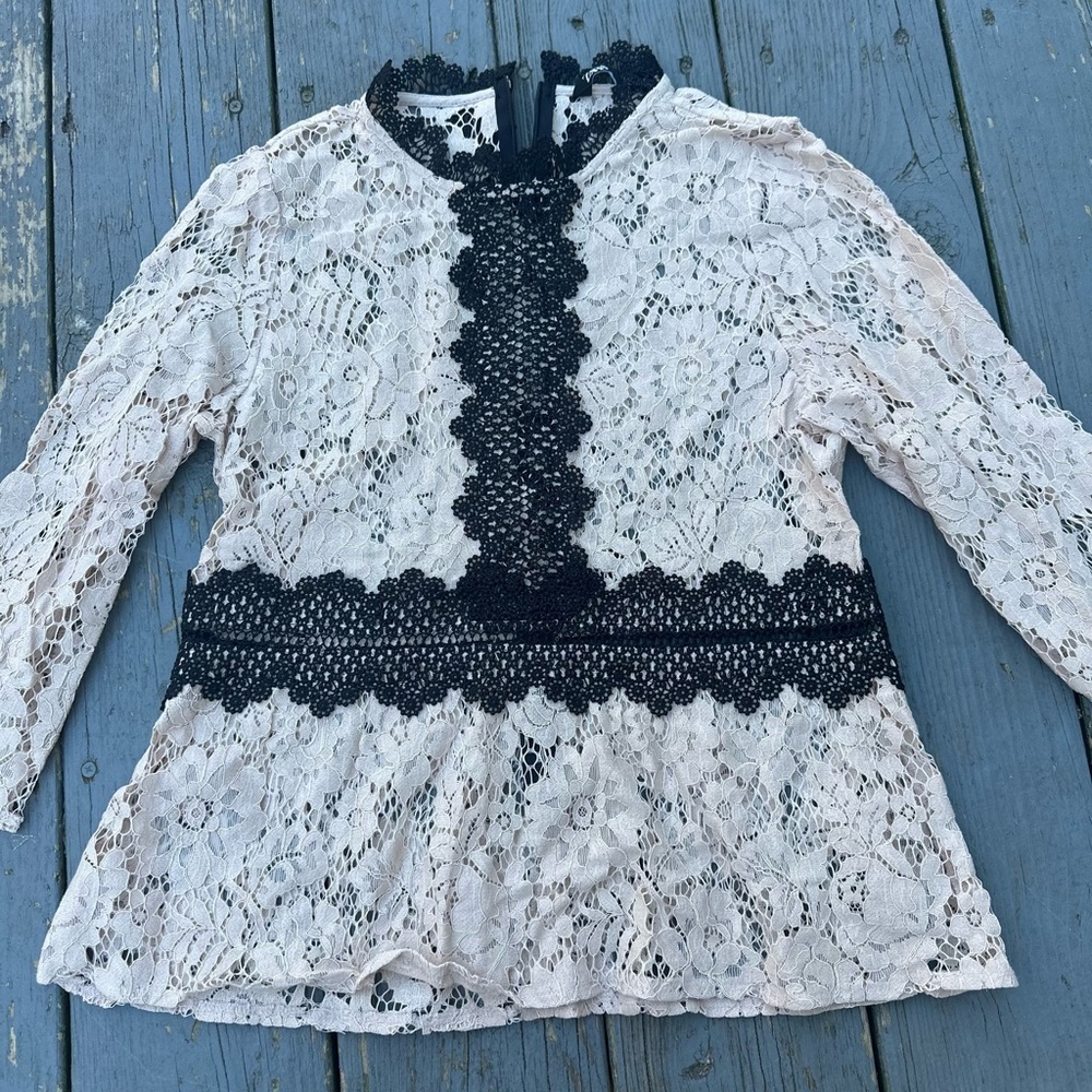Zara Cream Lace with Black lace accent peplum hem top Sz Small